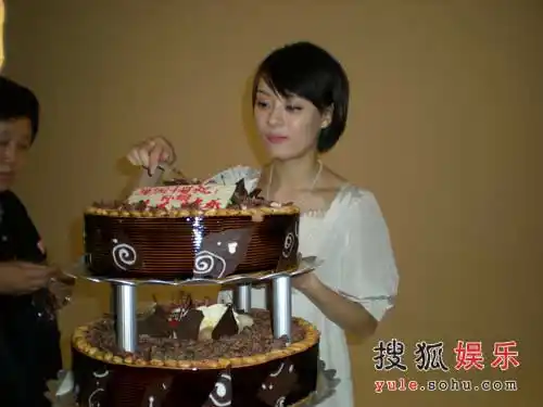 孙俪切生日蛋糕