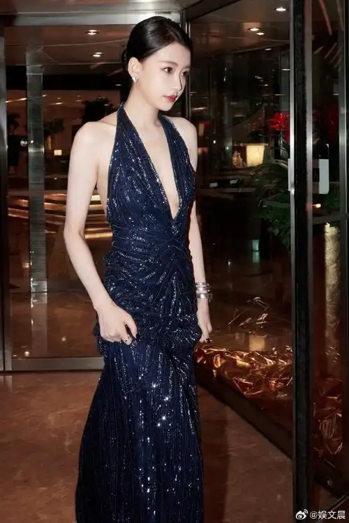 孙怡黑色深v盘发##孙怡冷感烟熏妆#孙怡高清镜头下怎么也这么美啊