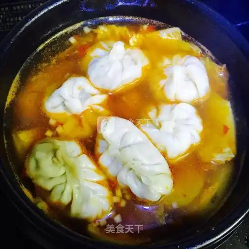 加入饺子煮沸即可关火