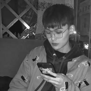 戴眼镜阳光高冷型气质男头合集_男生头像_美头网