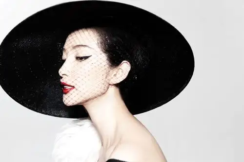 李冰冰颠覆清新形象"烈焰红唇"惊艳登场