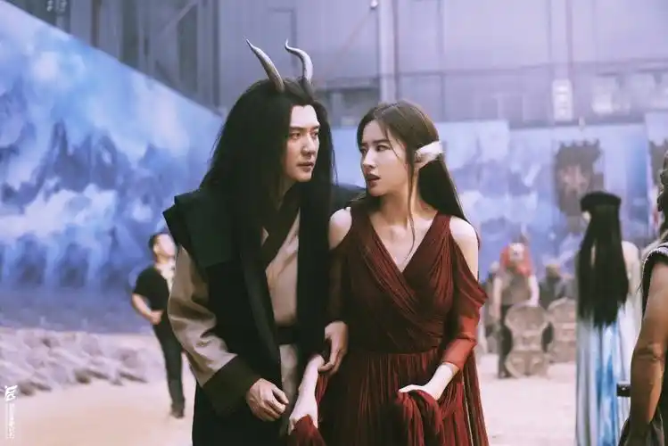 《二代妖精之今生有幸》【独家】电影《二代妖精》高清剧照着红衣,若