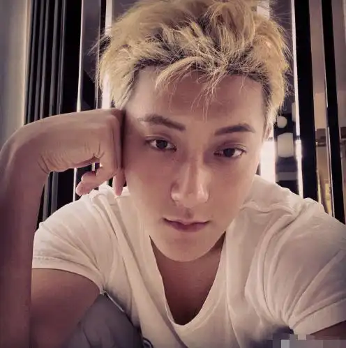 《创造营2020》导师官宣,没晒正面照,被黄子韬粉丝一眼认出