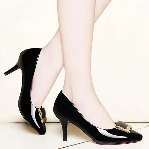 女友穿上高跟鞋才是最有气质的时候,显得腿特别长,好漂亮