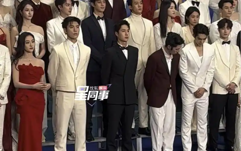 王一博今天够忙的!星辰大海青年演员金鸡奖闭幕式大合照!