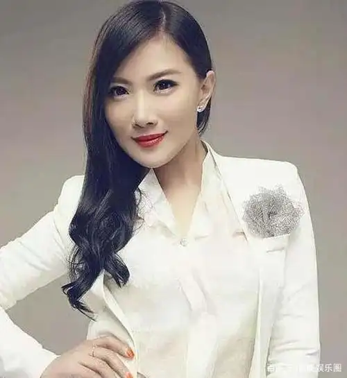 陈怡:"江苏卫视综艺一姐",当红时出国留学,如今婚姻状况成谜
