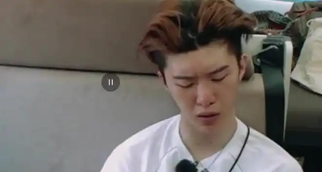 范丞丞录制节目因晒伤崩溃大哭,网友:多跟你姐范冰冰学学吧