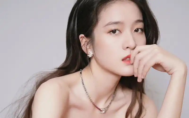 张雪迎抹胸礼服性感图片桌面壁纸