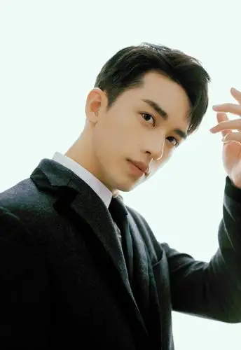 >首页>图片大全>明星>许魏洲复古学院风西装帅气写真> ( 1 / 6 ) 2020