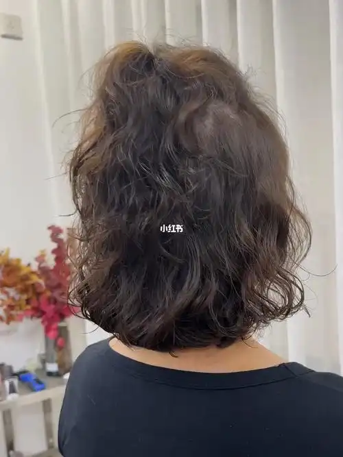 宝妈最喜欢的发型之一半扎丸子头显年轻好