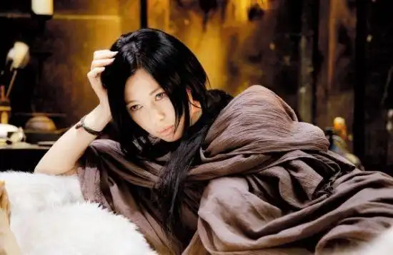 电影《杀生》剧照上"大一"的时候,一个远房舅舅带余男(微博)去看导演