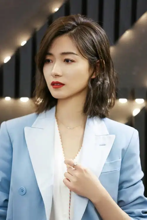 万茜绝美长发,每一根发梢都会呼吸!