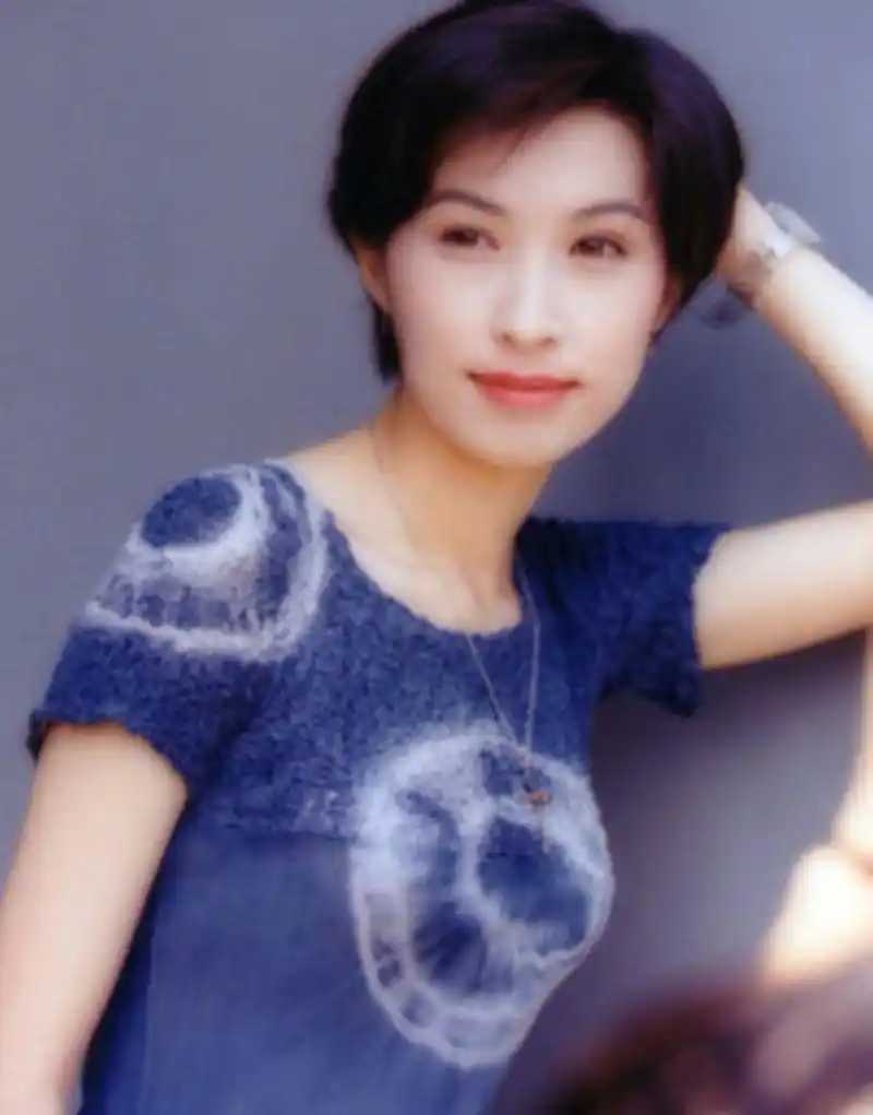 郭蔼明的5张时尚照:最喜欢图一,图四才让刘青云动心!