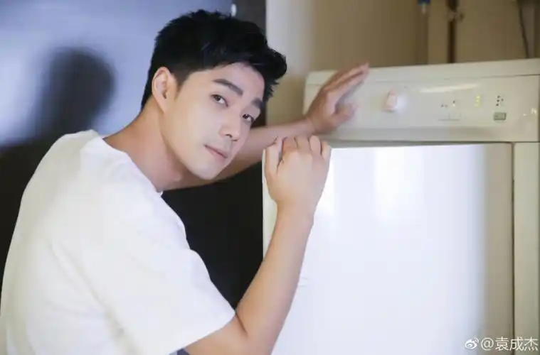 袁成杰同济大学什么专业的,他老婆陈芊芊家境是不是富二代?