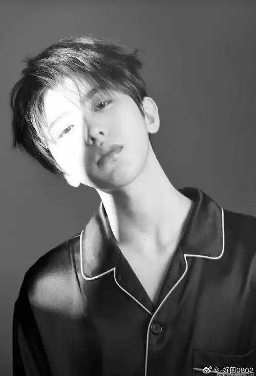 蔡徐坤壁纸无水印超话黑色系拿吱#蔡徐坤