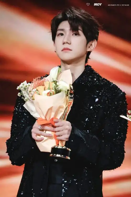 转晴又转阴》 帅气又可爱的小王子 谁看了不想打个招呼@tfboys-王源