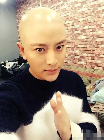 好亮的卤蛋!贾乃亮晒光头造型自称老衲