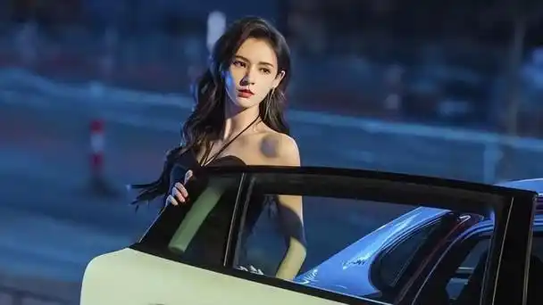 张予曦的颜值堪称是时尚界和文学界的女神级人物.