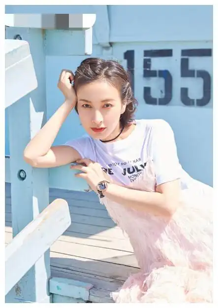 吴昕参加乘风破浪的姐姐卫衣加麻花辫37岁似少女