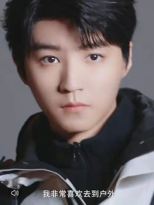 骆驼#王俊凯最近商务大片9615  穿骆驼冲锋衣的小凯也是帅气依旧!