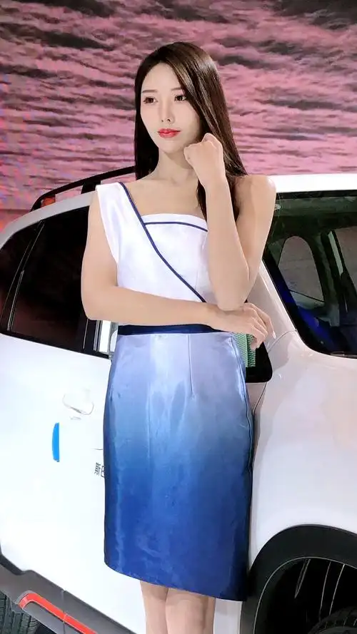 美女车模#新鲜出炉的苏州十一国际车展美女车模,你们喜欢吗?