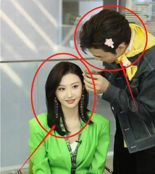 女网红晒与景甜"合照",颜值竟意外没输?