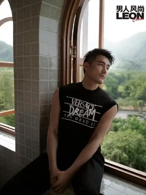 胡兵男人风尚七月刊封面##胡兵做好当下不回头看