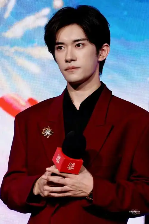 易烊千玺天猫代言人