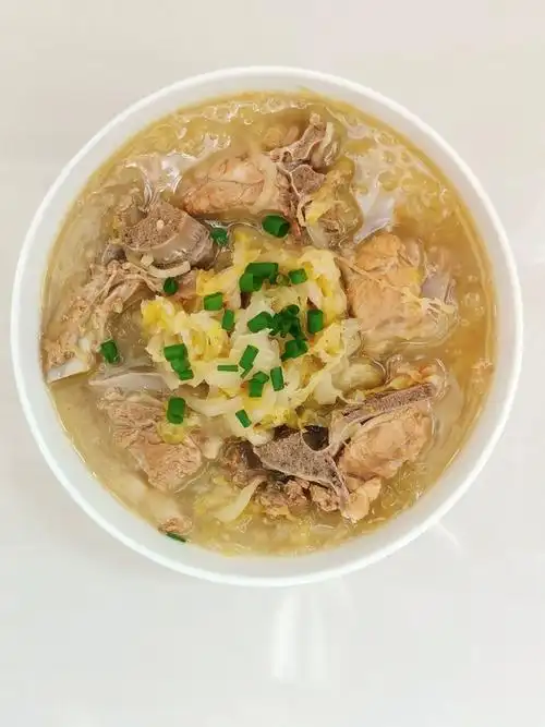 脊骨炖酸菜的做法