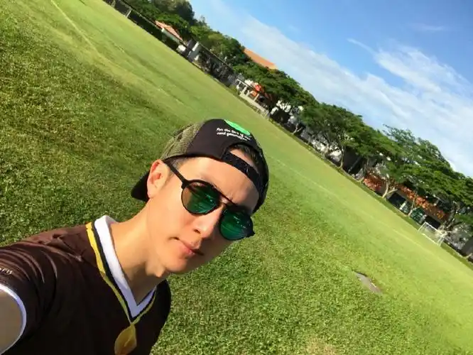 吴尊校园自拍,回忆青春时光,网友:我们一起来守护地球吧