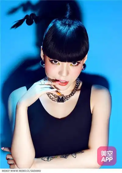 嘉人美妆 吴莫愁 短发妩媚尽显轻熟女魅力