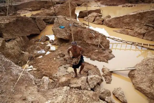 【引用】艰辛的泰国淘金人(组图)