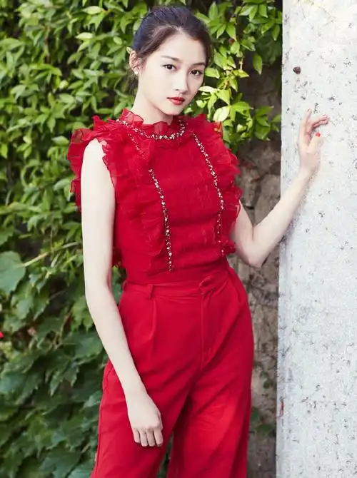 关晓彤图片关晓彤红衣性感写真图片