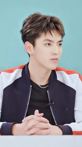 吴亦凡 温柔得像阳光洒满天地 温暖惬意