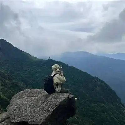 氛围感十足的男生背影头像_干净有氛围感的男生头像_头像_男生_氛围