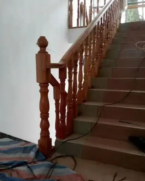 e7自建房装实木楼梯护栏扶手,什么材质最好?多少钱一米?