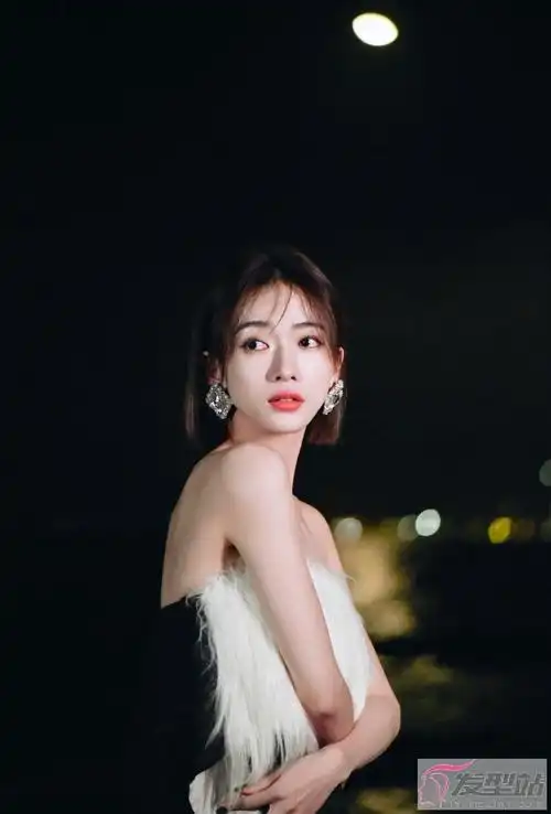 吴谨言海边氛围感大片 化身时尚女王优雅迷人_发型站_最新流行发型