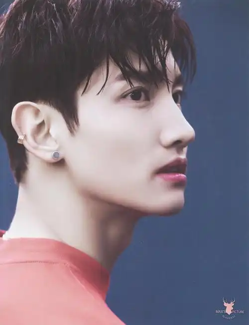 沈昌珉长这样(从电脑摄像头自拍开始)