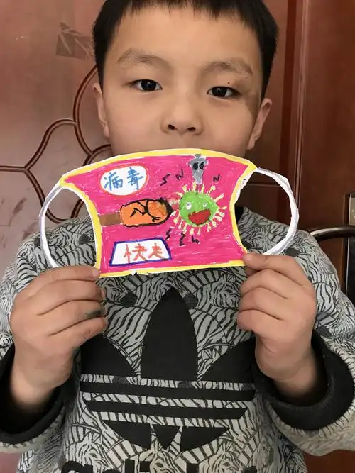 "童心抗疫情,创意绘口罩"