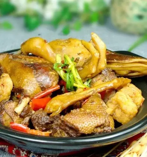 湘菜中堪称霸主地位的毛家名菜【铁盔将军鸭】