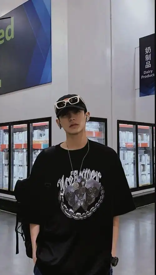 余庆伟/·_手机壁纸_明星美女手机壁纸_我要个性网