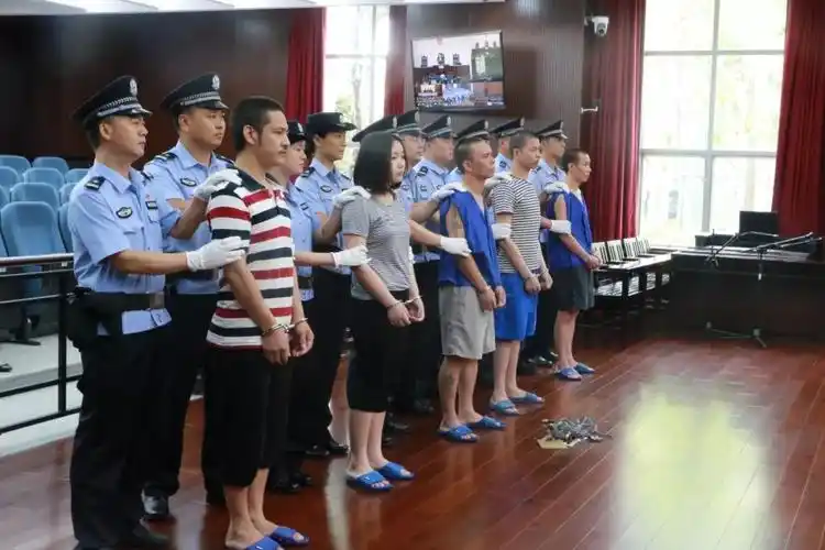 为进一步提高广大人民群众禁毒意识,严厉打击毒品犯罪,今天上午