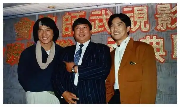 洪金宝73岁近况披露红光满面精神焕发妻子气质出众