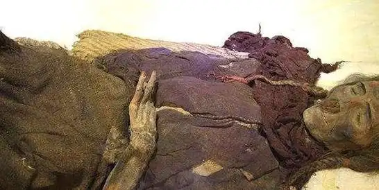 不仅盗走墓中大批宝物,还"侮辱"了女尸!