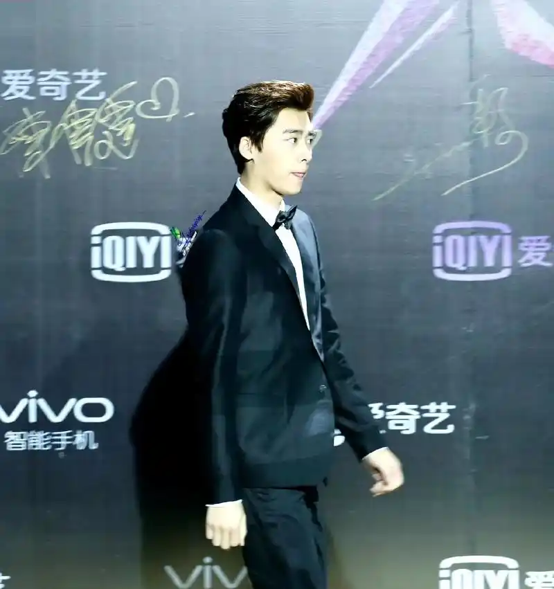 那年今日星光大赏红毯#李易峰#西装杀 - 抖音