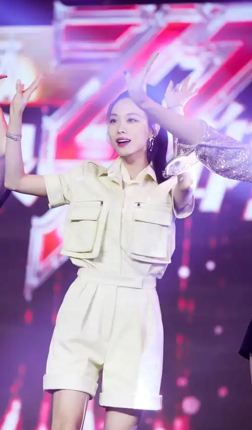 简介:王霏霏《乘风破浪的姐姐》剧照图片,分享一组乘风破浪的姐姐图片