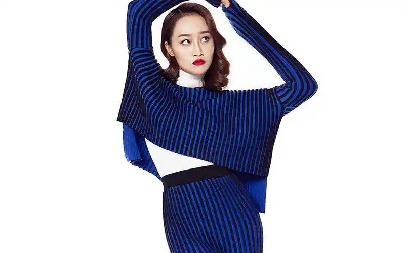 蓝盈莹烈焰红唇复古风时尚写真桌面壁纸