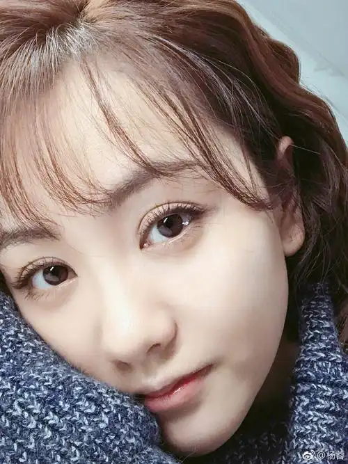 杨蓉爱保养绝对是杨蓉对自己状态的最后坚持,私下的杨蓉都是素颜状态