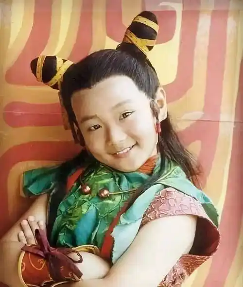 蓝盈莹前任男友,8岁红遍东南亚,任泉给他作配角,如今糊成18线_曹骏