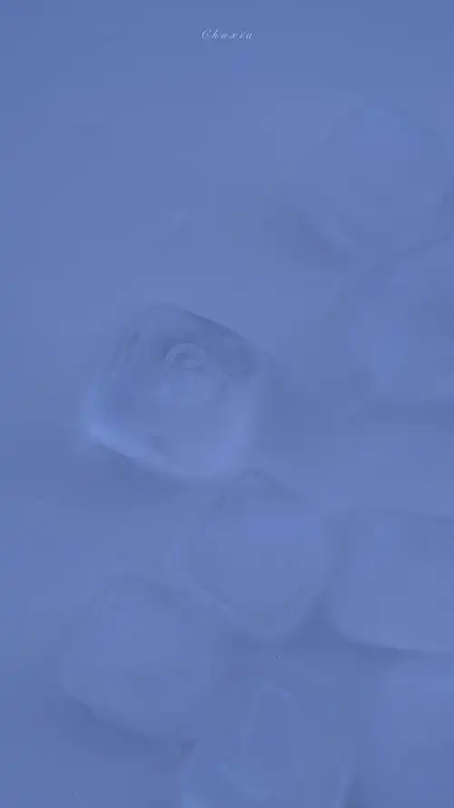 壁纸盛夏的蓝色光影